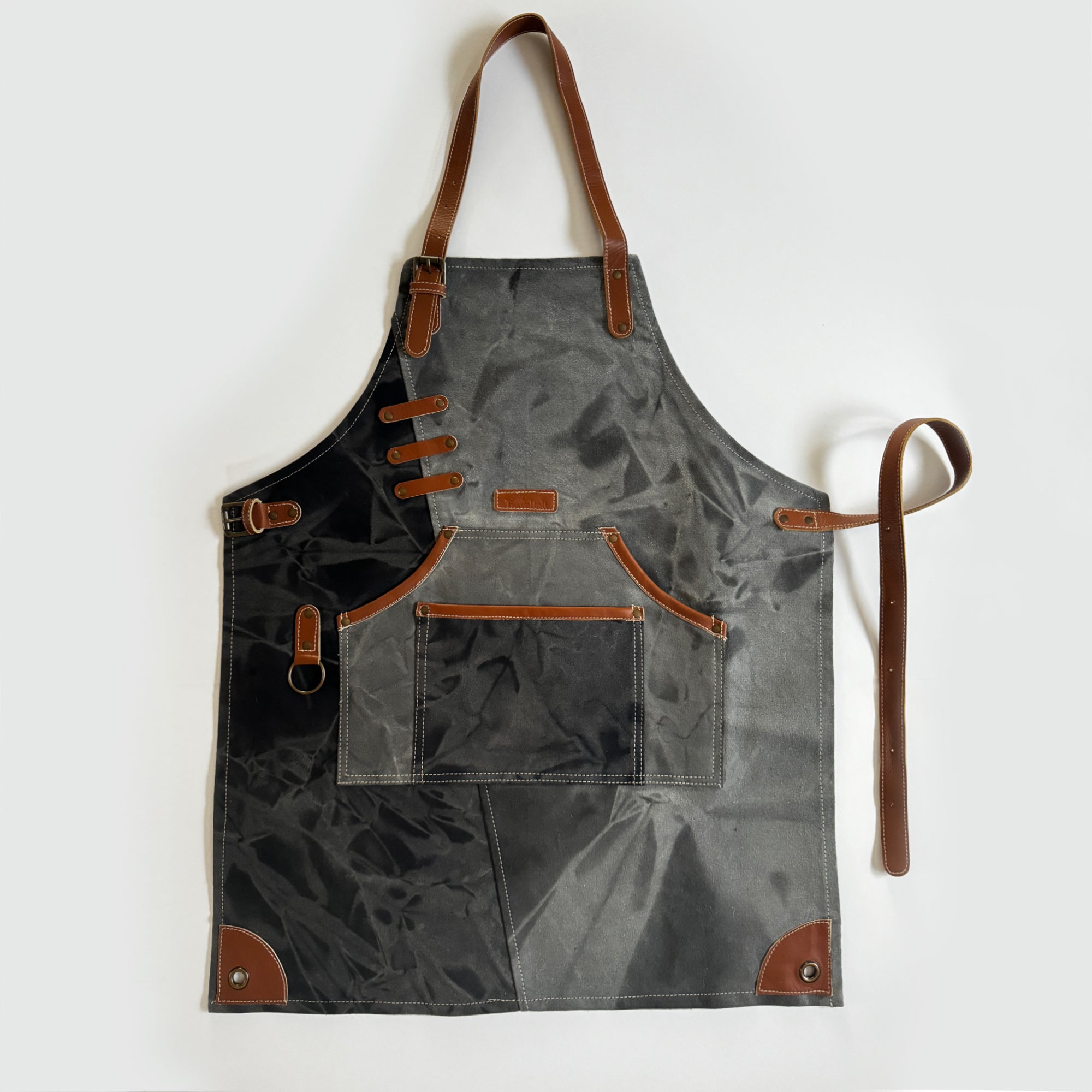 Rustic Waxed Canvas and Leather Apron | TRAVELTELI