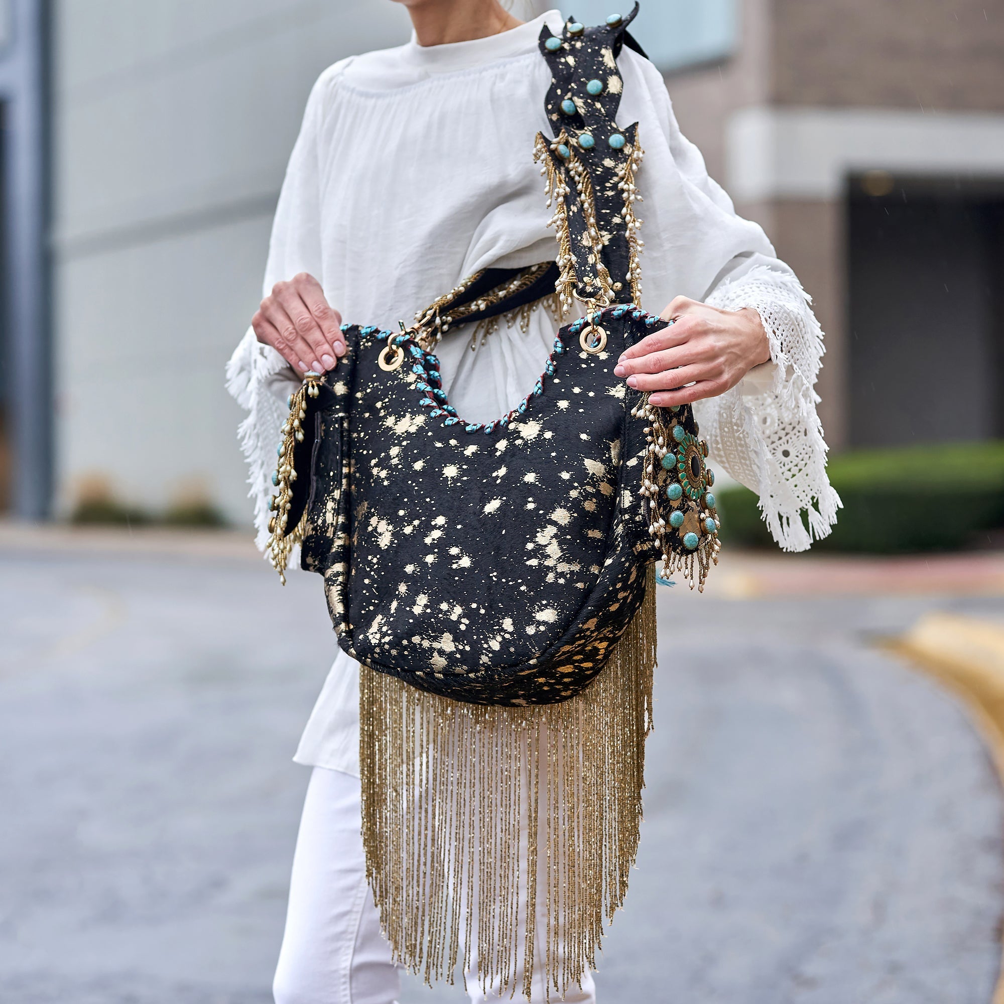 Unleash Artisan Flair with Shoulder Bag Featuring Unique Eye Unleash Artisan Flair with Shoulder Bag Featuring Unique Eye