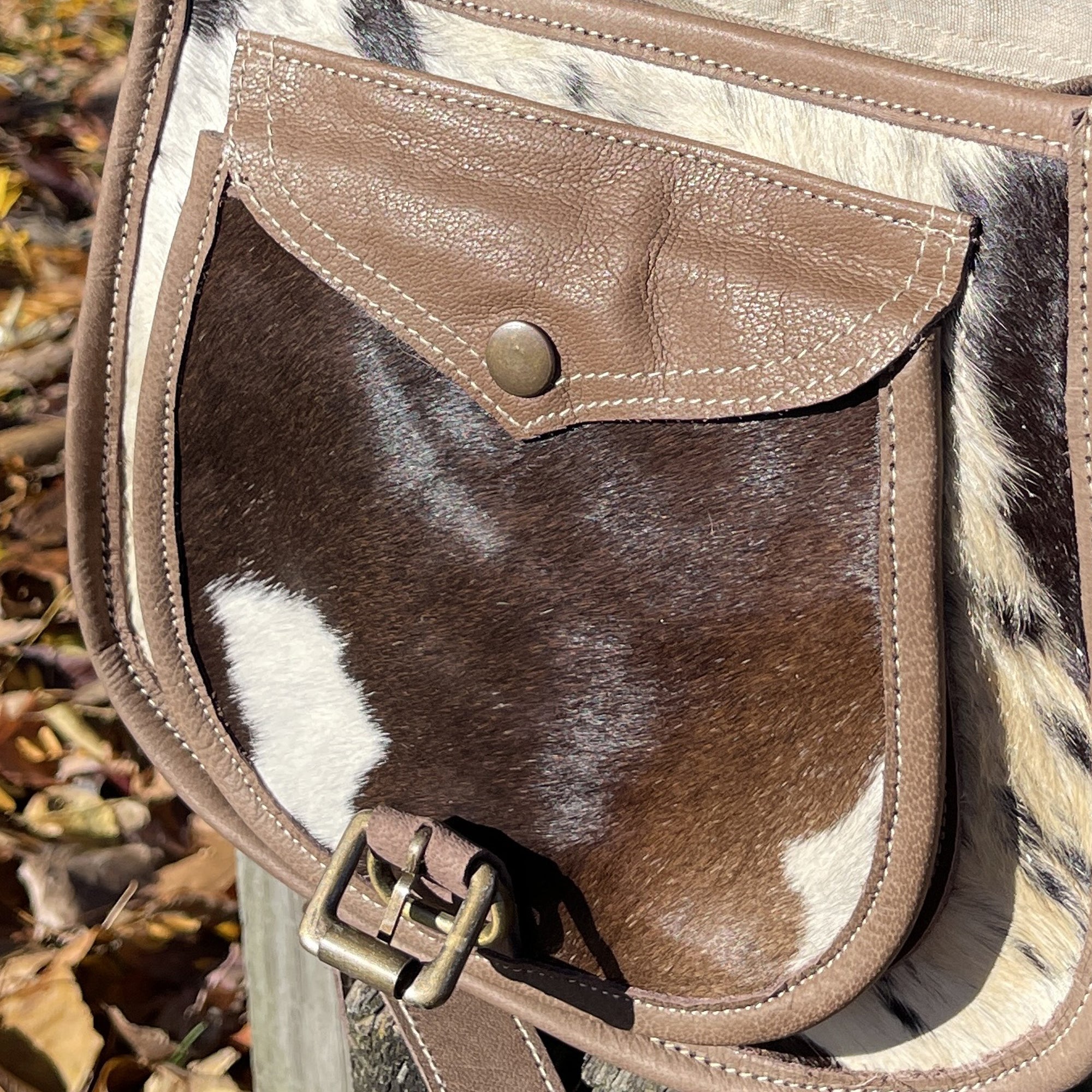 Cowhide crossbody bag / Bolsa vaqueta cruzada de pelo. – J&L Leather Bags